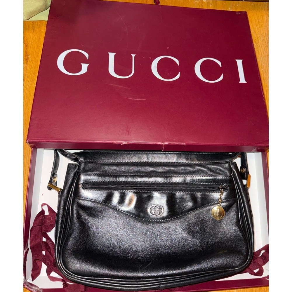 Authentic Gucci Large Black Leather Vintage Over-The-Shoulder Bag - Picture 3 of 14